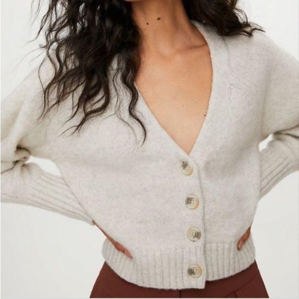 Aritzia Wilfred, cropped button down sweater - Light Gray